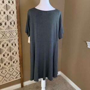 Philosophy Top - Size 1X (New with Tags) Charcoal Gray‎ side slit short sleeve